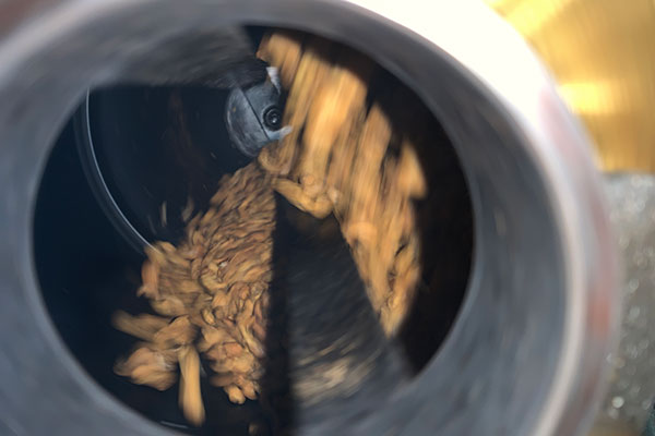 珈琲たかの　手廻し焙煎器内部